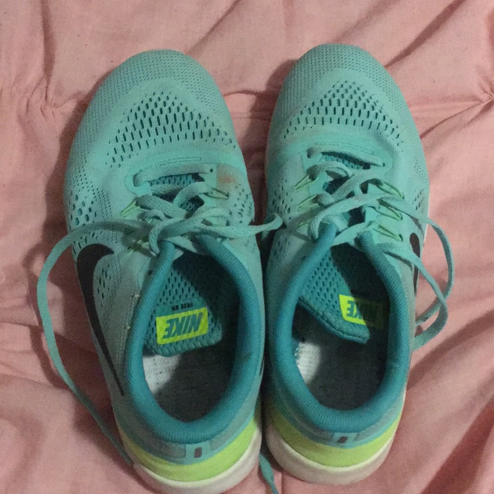 Nike tennis shoes